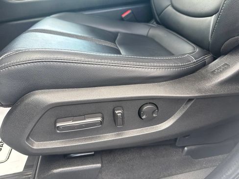 Used 2023 Honda Pilot Touring image 16