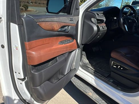 Used 2020 Cadillac Escalade Premium Luxury image 14