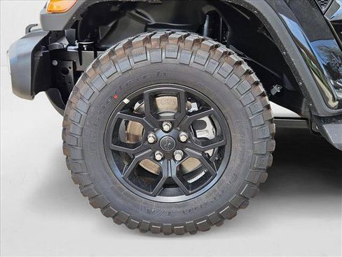 New 2025 Jeep Gladiator Sport image 10