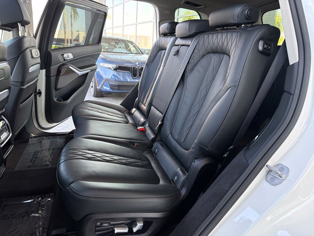 Used 2026 BMW X7 xDrive40i AWD/4WD image 14