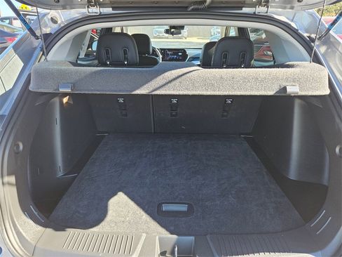 Used 2025 Chevrolet Trax LT w/ LT Convenience Package image 24