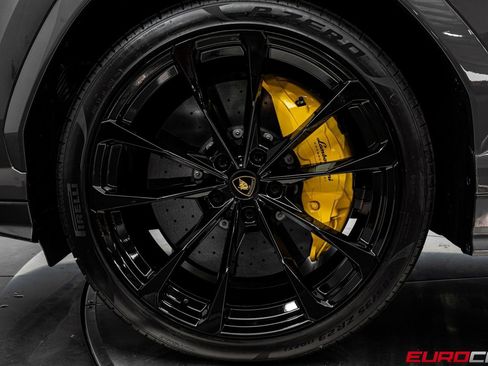 Used 2022 Lamborghini Urus image 19