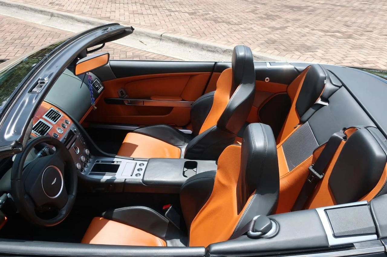 Used 2006 Aston Martin DB9 Volante RWD image 2