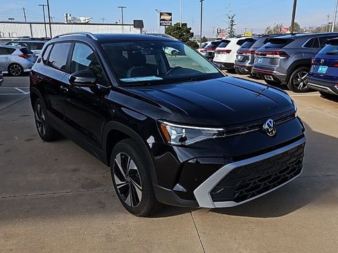 New 2026 Volkswagen Taos SE AWD/4WD image 3