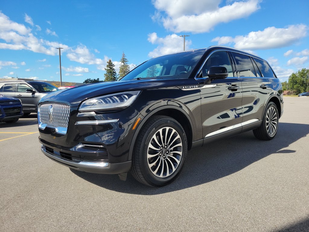 Used 2023 Lincoln Aviator Reserve w/ Equipment Group 201A AWD/4WD image 2