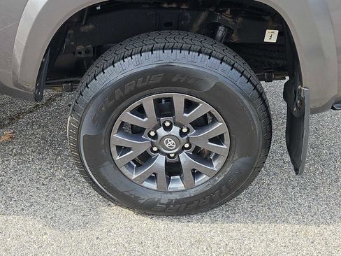 Used 2022 Toyota Tacoma SR5 AWD/4WD image 8