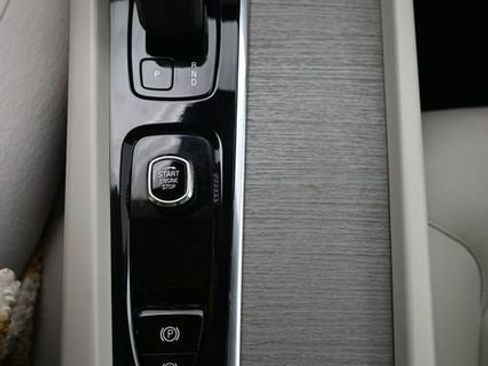 Used 2023 Volvo XC60 B5 Plus w/ Climate Package image 10