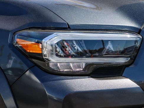 Used 2023 Toyota Tacoma TRD Sport RWD image 4