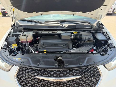 Used 2023 Chrysler Pacifica Touring-L FWD image 54