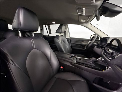 Certified 2025 Toyota Grand Highlander FWD image 42