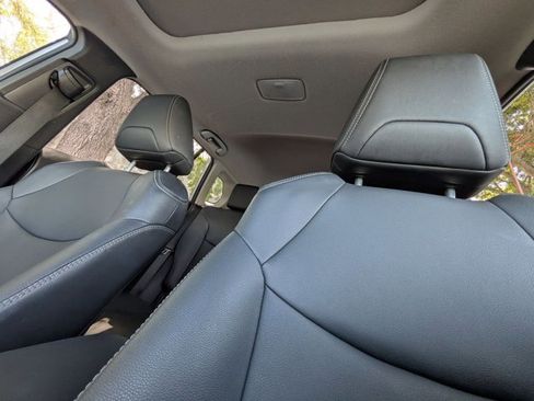 Used 2024 Toyota Corolla Cross XLE w/ Convenience Package image 15