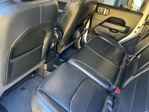 Used 2022 Jeep Wrangler Unlimited Sahara image 12