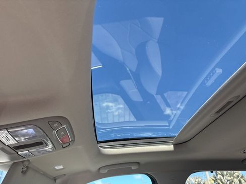 Used 2024 Kia Telluride EX w/ EX Captain's Chair Package image 29