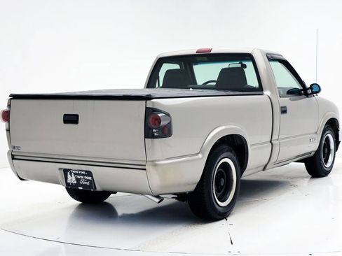 Used 2002 Chevrolet S10 Pickup 2WD Regular Cab w/ Preferred Equipment Group image 9