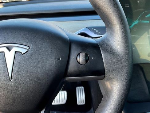 Used 2021 Tesla Model Y Performance image 12