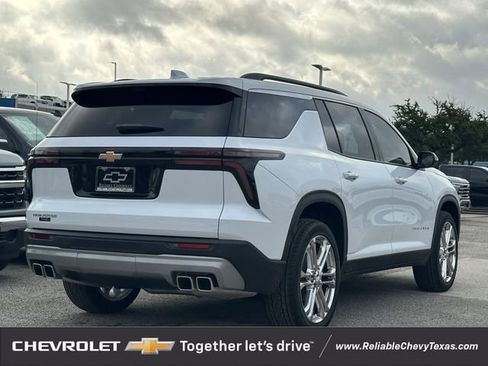 New 2026 Chevrolet Traverse LT w/ Driver Confidence Package FWD image 4