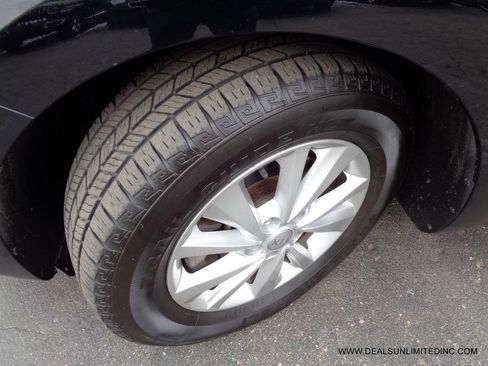 Used 2017 Kia Sedona LX w/ LX Essentials Premium Package image 7