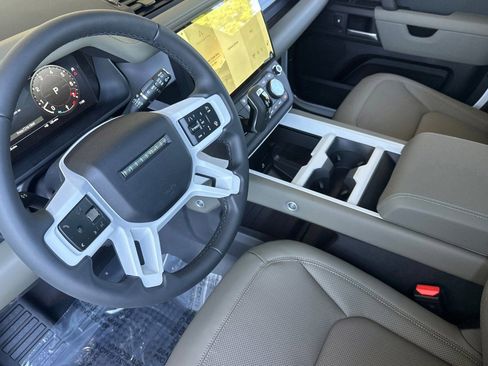New 2026 Land Rover Defender 110 X-Dynamic SE AWD/4WD image 13