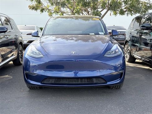 Used 2023 Tesla Model Y Long Range image 2