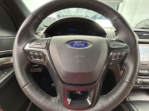 Used 2018 Ford Explorer XLT w/ Equipment Group 202A FWD image 28