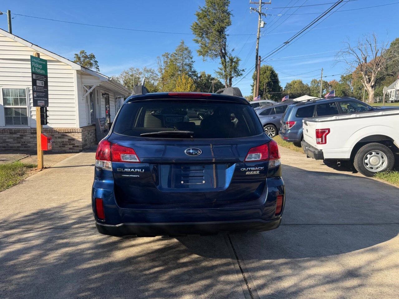 Used 2010 Subaru Outback 2.5i Limited AWD/4WD image 5