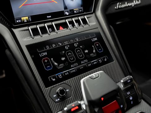 Used 2024 Lamborghini Urus Performante AWD/4WD image 54