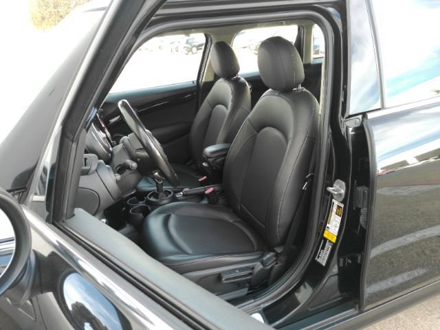 Used 2021 MINI Cooper 4-Door Hardtop FWD image 13