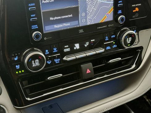 Used 2020 Toyota Highlander Limited AWD/4WD image 19