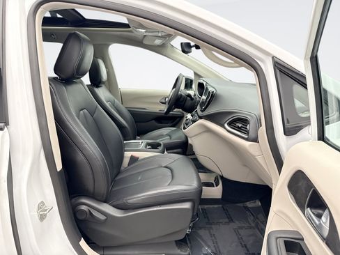 Used 2024 Chrysler Pacifica Touring-L w/ Road Tripper Package image 17