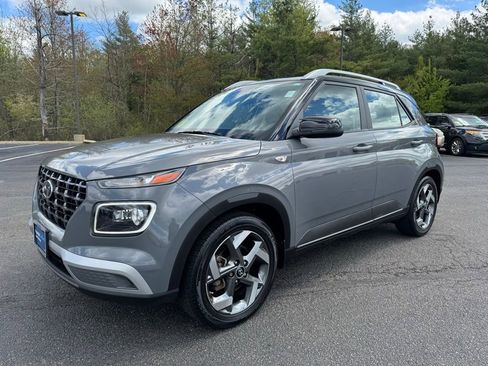Used 2022 Hyundai Venue Limited FWD image 10