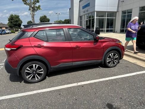 Used 2018 Nissan Kicks SV FWD image 5