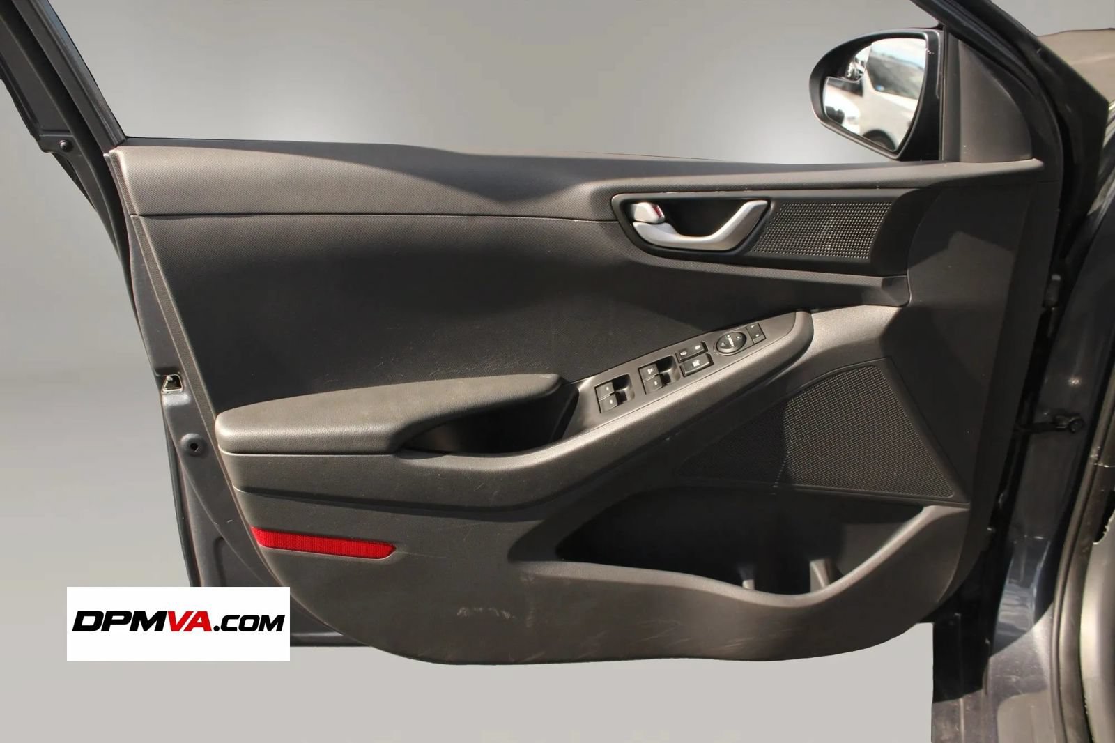 Used 2018 Hyundai Ioniq Plug-In Hybrid FWD image 12