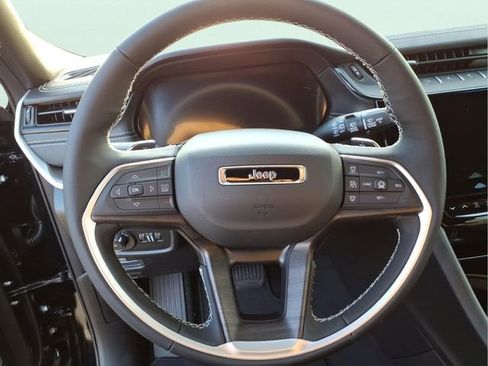 New 2026 Jeep Grand Cherokee Limited image 15