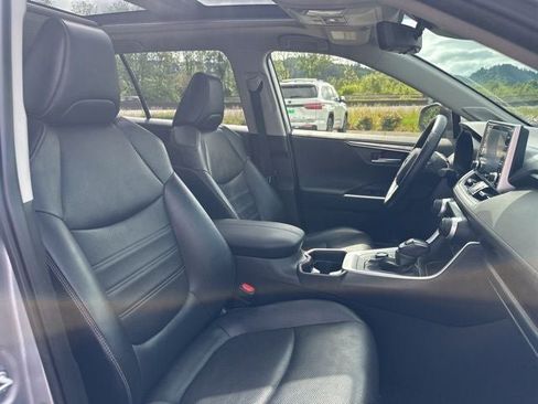 Used 2020 Toyota RAV4 Limited AWD/4WD image 11