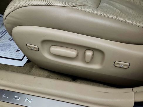 Used 2012 Toyota Avalon Limited FWD image 12