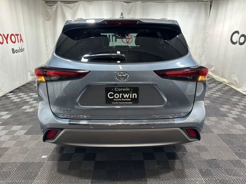 Used 2024 Toyota Highlander Platinum image 7