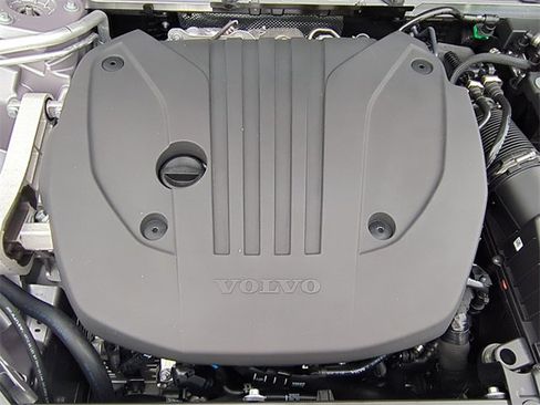 New 2026 Volvo XC60 B5 Plus w/ Protection Package Premier image 24