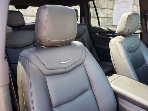 Used 2022 Cadillac XT6 Sport w/ Technology Package image 35