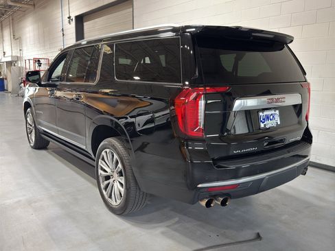 Used 2021 GMC Yukon XL Denali w/ Denali Premium Package AWD/4WD image 3