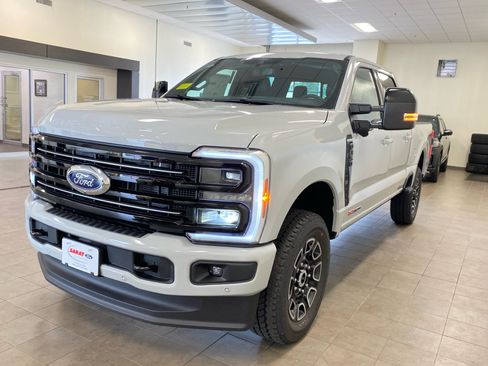 New 2026 Ford F350 Platinum w/ FX4 Off-Road Package AWD/4WD image 4