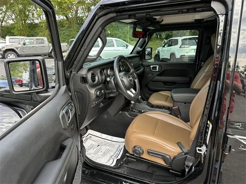 Used 2023 Jeep Wrangler Unlimited Sahara w/ Cold Weather Group image 37