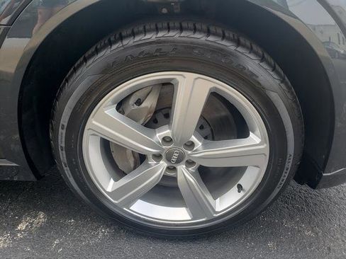 Used 2019 Audi e-tron Prestige w/ Prestige Package image 27