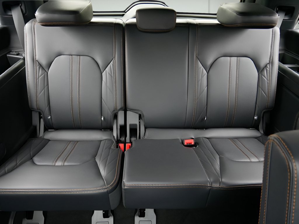 Used 2024 Ford Expedition Platinum AWD/4WD image 16