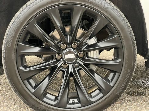 Used 2025 Cadillac Escalade Sport Platinum w/ LPO, ONYX Package AWD/4WD image 9