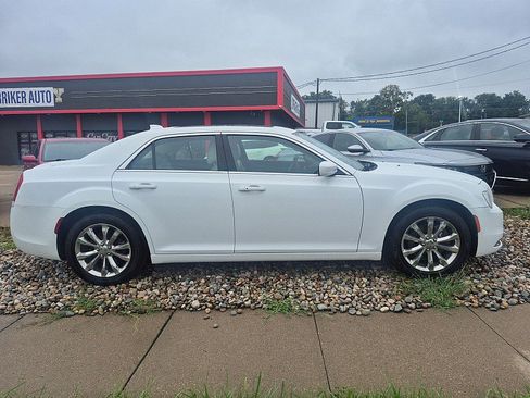 Used 2015 Chrysler 300 Limited w/ Driver Convenience Group AWD/4WD image 5