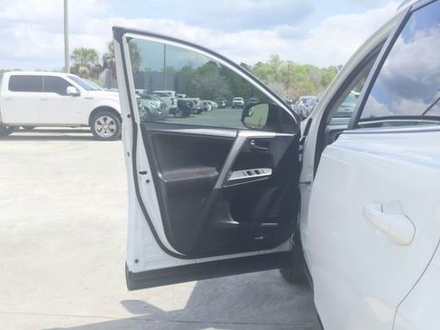 Used 2018 Toyota RAV4 LE image 15