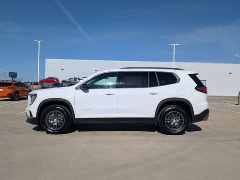 Used 2025 GMC Acadia Elevation image 3