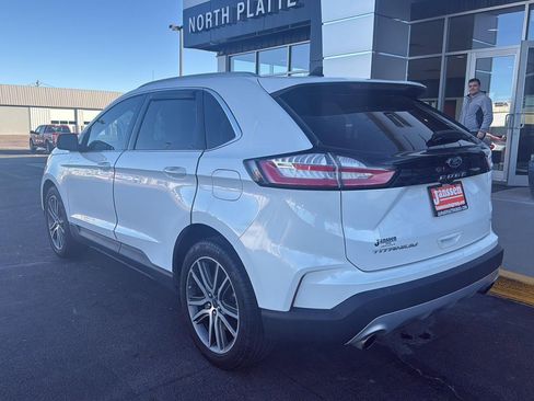 Used 2022 Ford Edge Titanium image 2