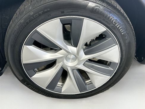 Used 2021 Tesla Model Y Long Range AWD/4WD image 11