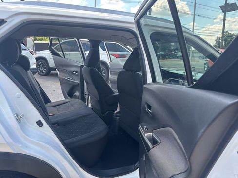 Used 2018 Nissan Kicks SV FWD image 11